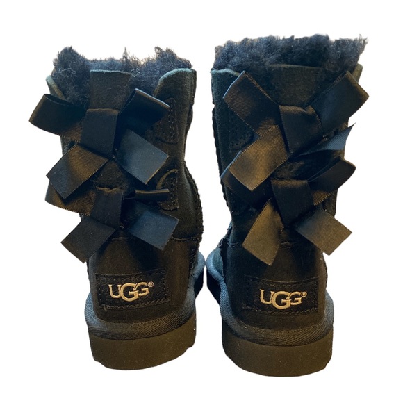UGGS Bailey Bow boots - Toddler size 6 - Picture 4 of 10